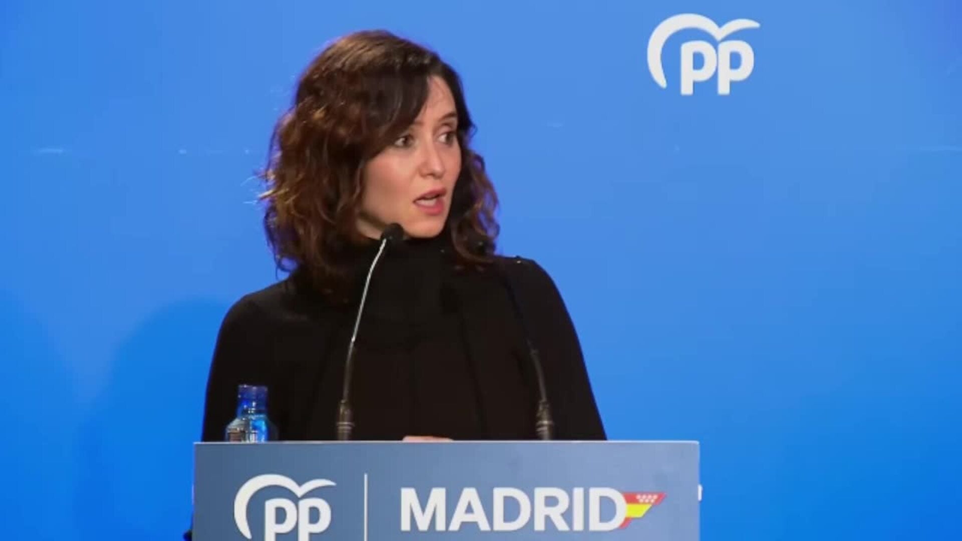 Ayuso acusa a Sánchez de "esconderse en las faldas" de Europa aparentando con Zelenski