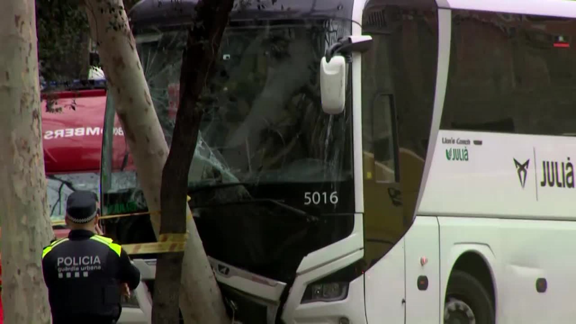 Un total de 51 heridos en el choque entre 2 autocares en la Diagonal de Barcelona