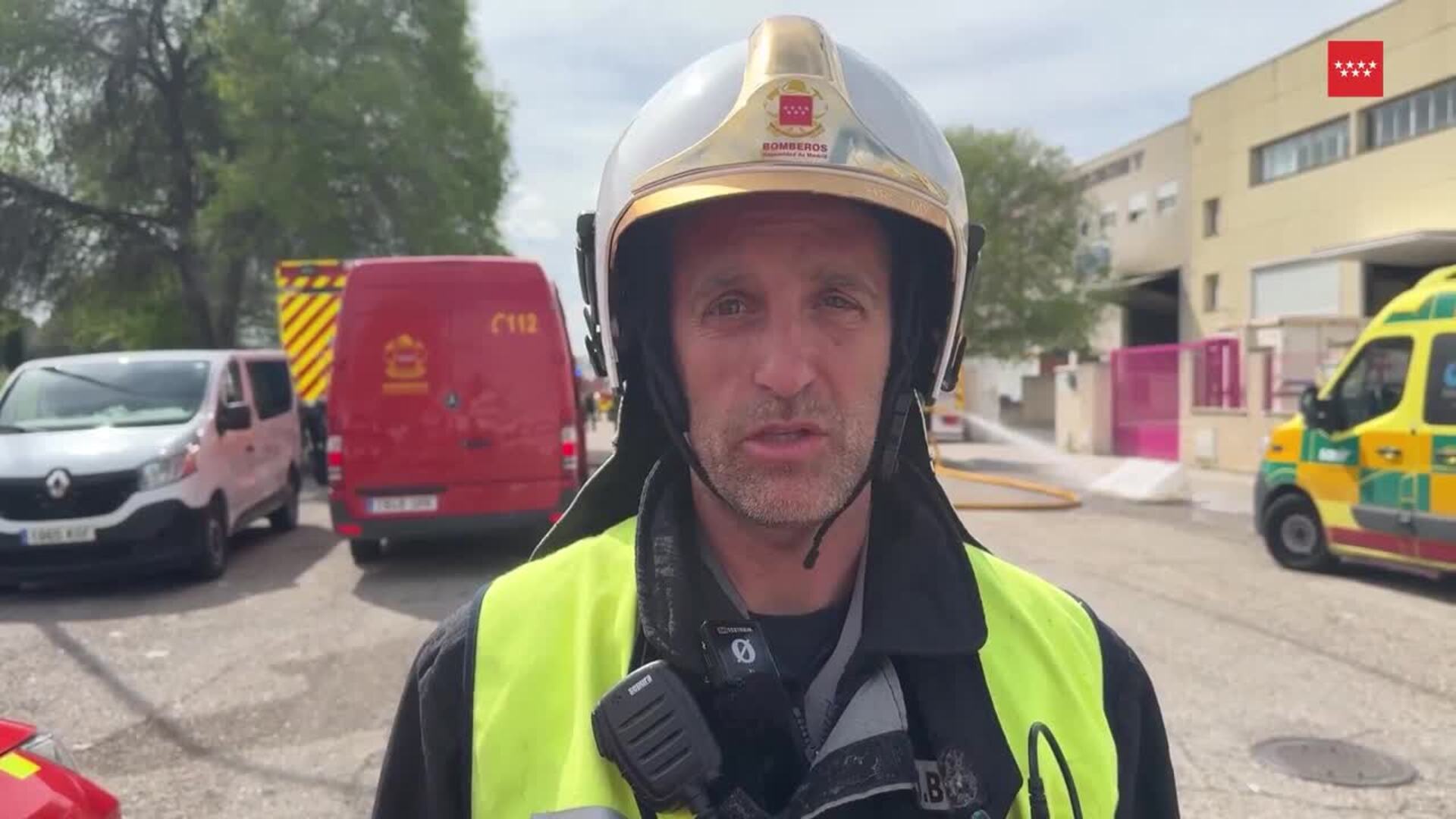 Bomberos confinan un incendio en una nave industrial de Getafe sin heridos