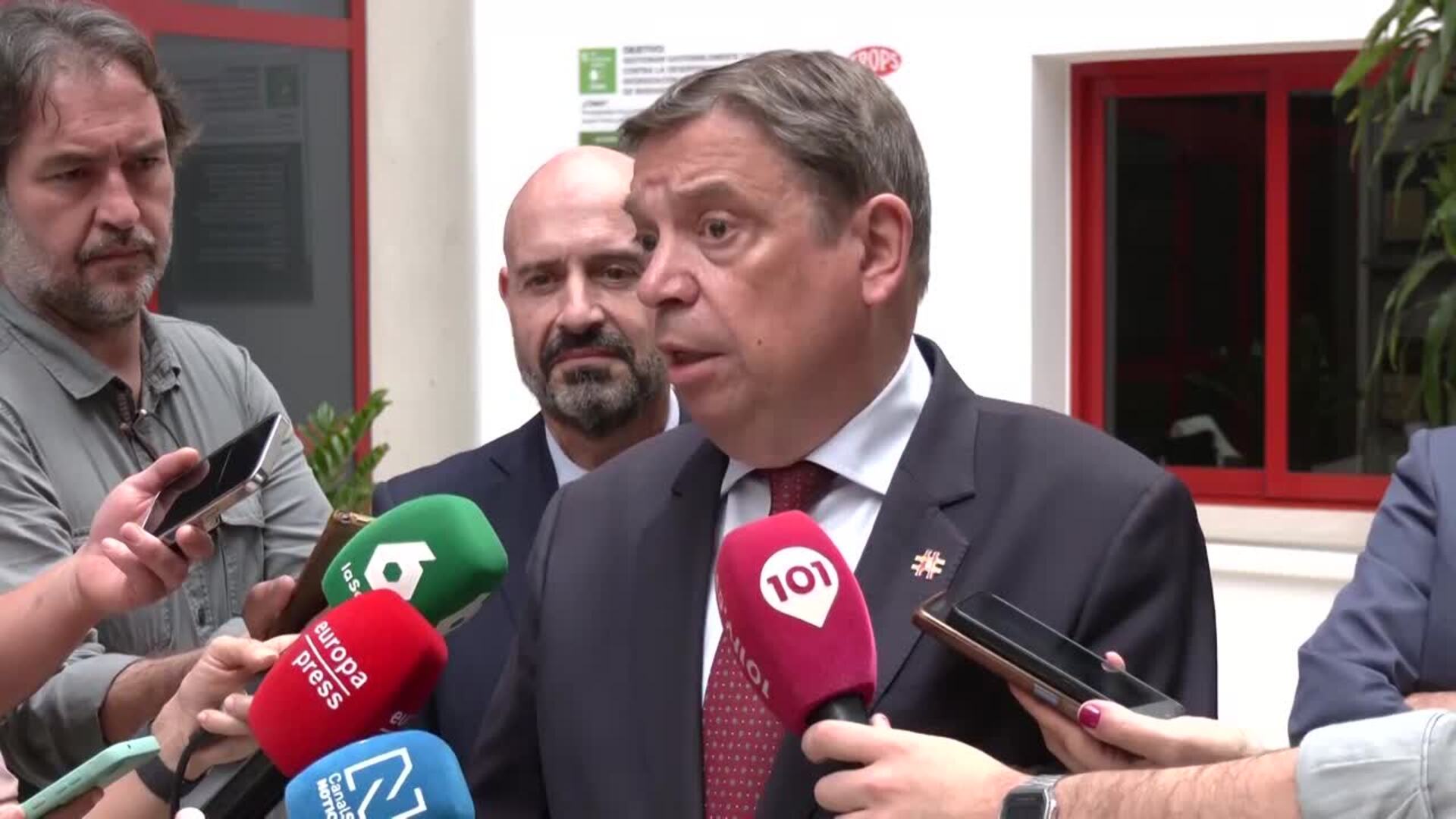 Planas pide tranquilidad al sector pesquero por la huelga de inspectores y espera acuerdo
