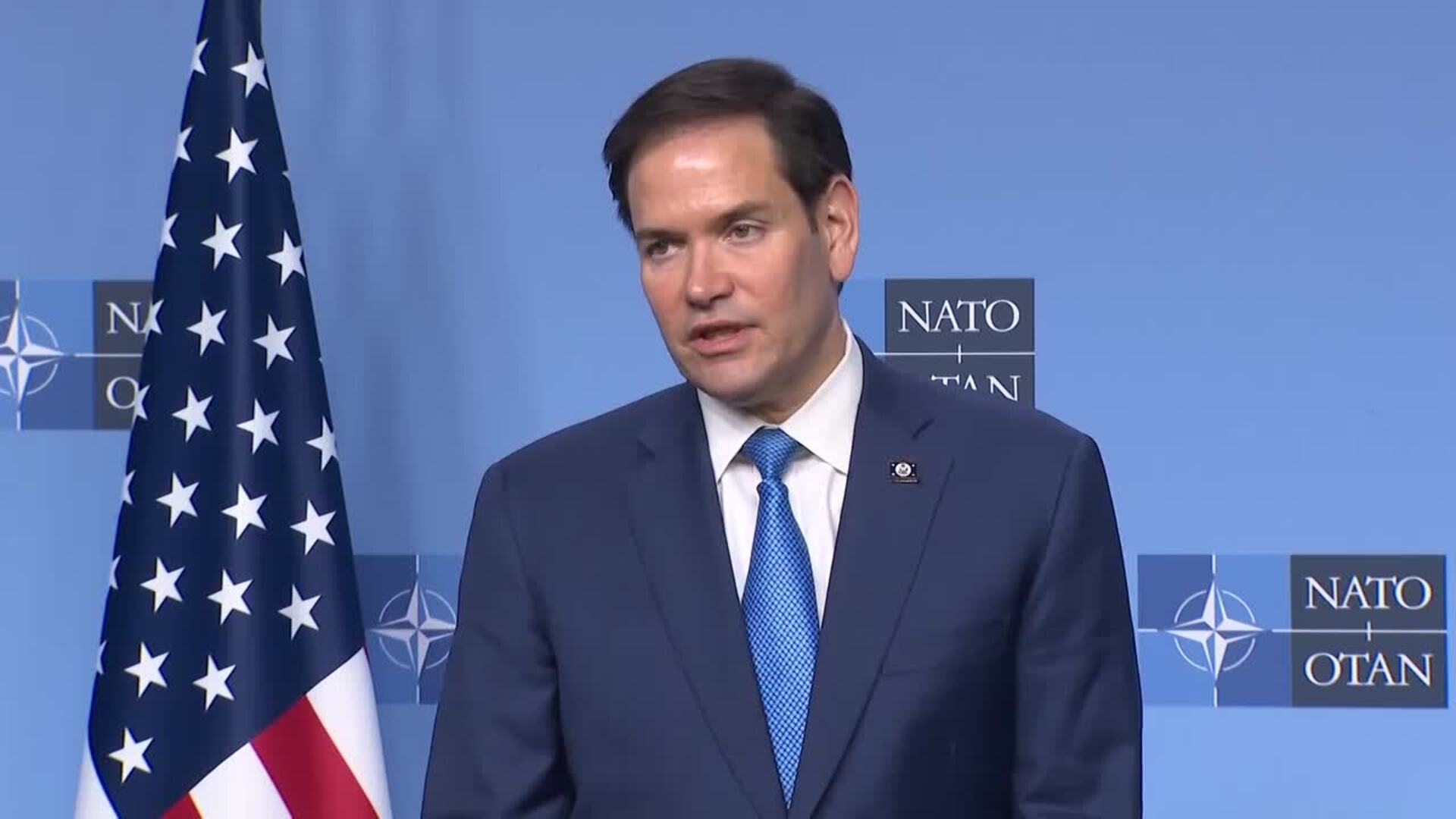 Trump anuncia el fin de las sanciones a Siria para "dar una oportunidad" al nuevo Gobierno