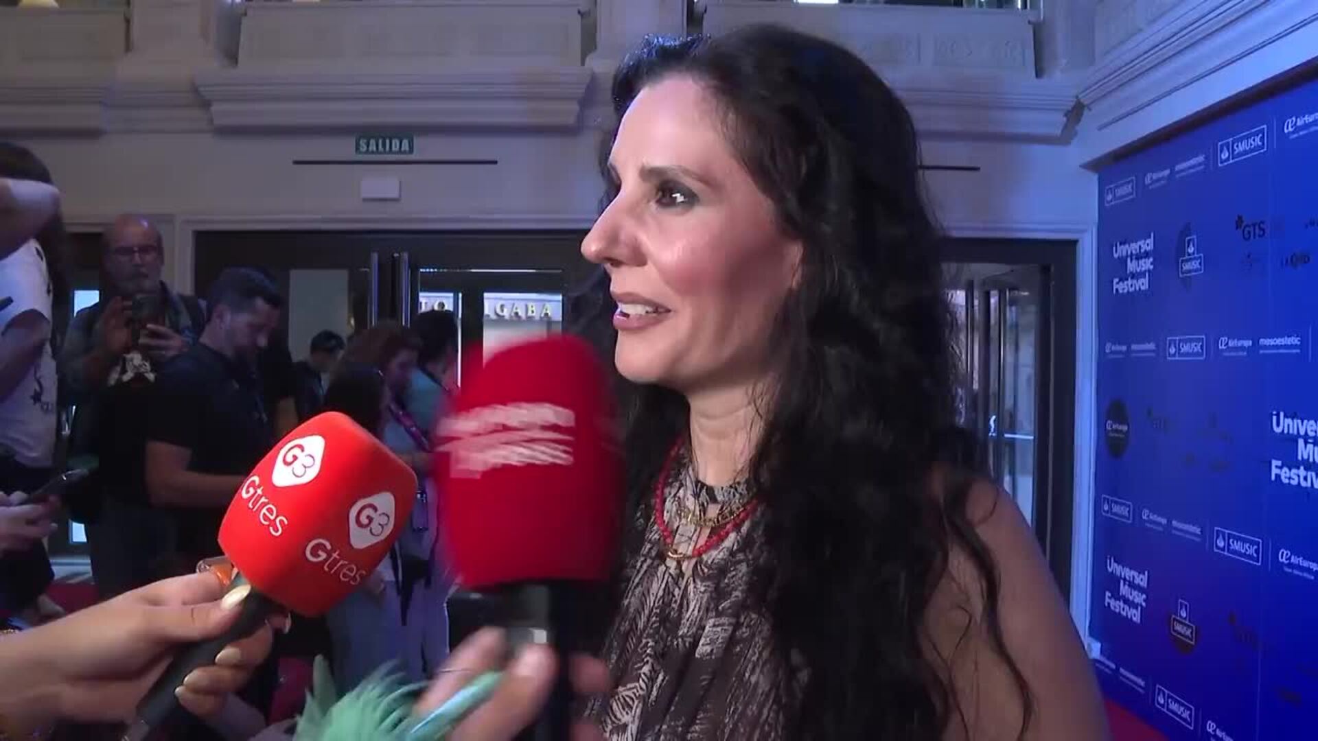 Diana Navarro muestra su apoyo a su amiga María del Monte