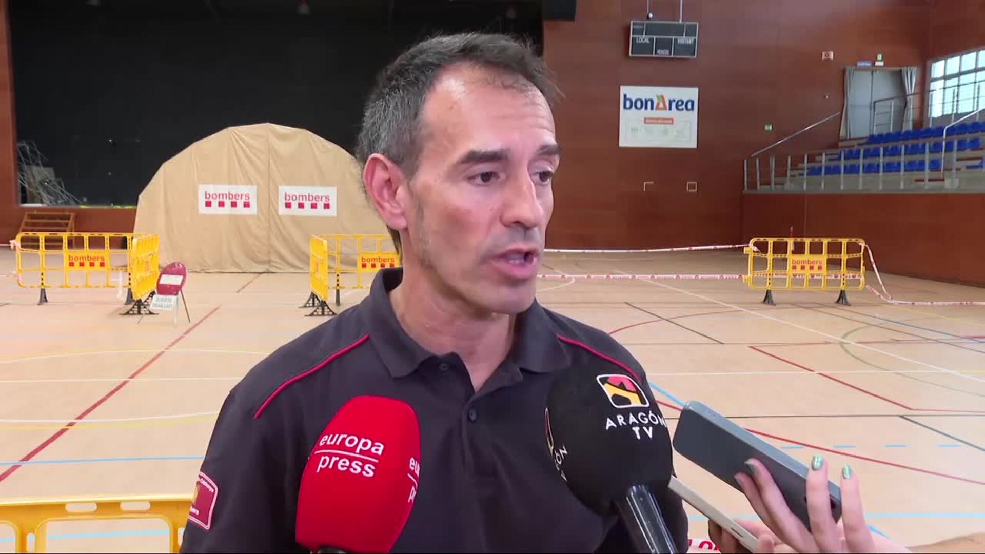 Los bomberos prevén controlar el incendio de Torrefeta esta tarde cuando baje la temperatura