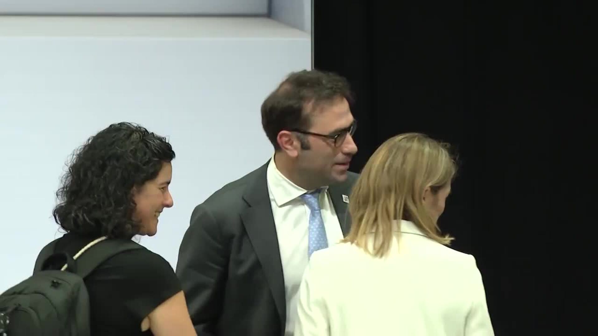 Bruselas congela unos 1.000 millones del quinto pago a España por incumplir la subida al diésel