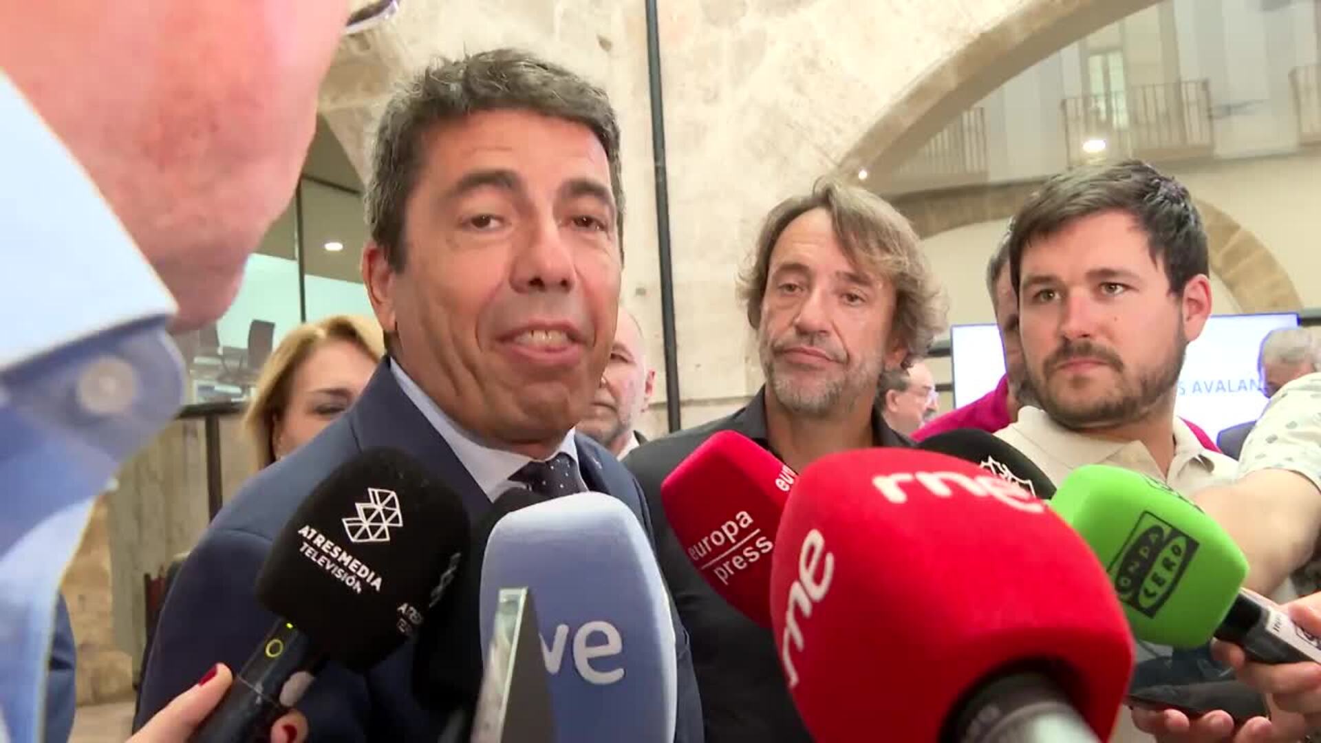 Mazón dice que Camps "siempre" tendrá su respeto y elude valorar su intención de liderar el PP