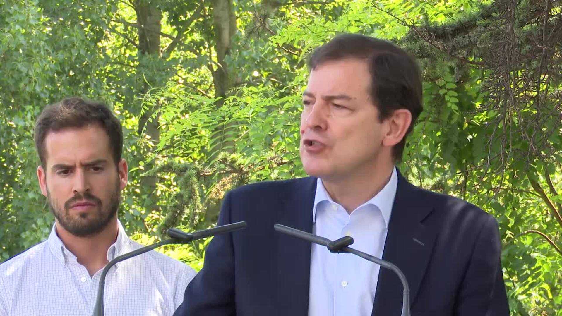 Mañueco critica la "posverdad" que "pretende construir" Sánchez al "blanquear el terrorismo"