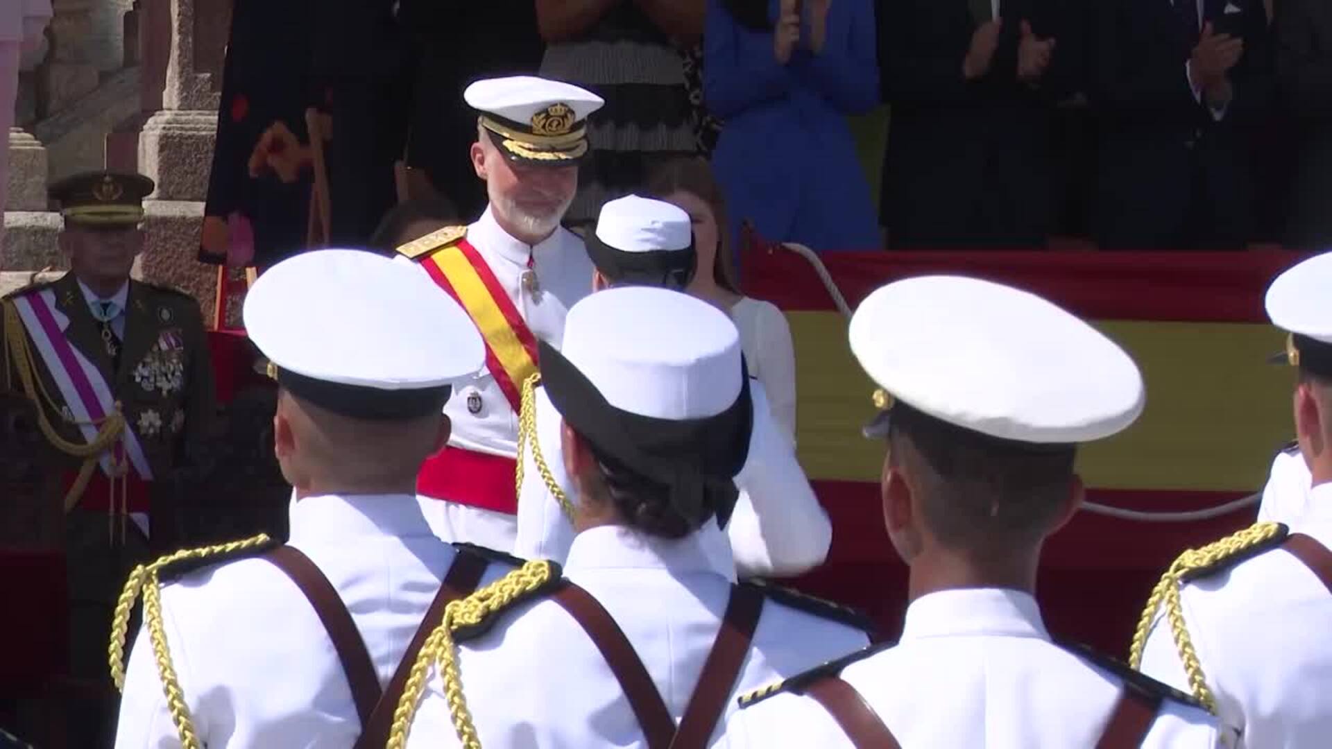 La princesa Leonor y el rey Felipe VI, complicidad y emoción en Marín