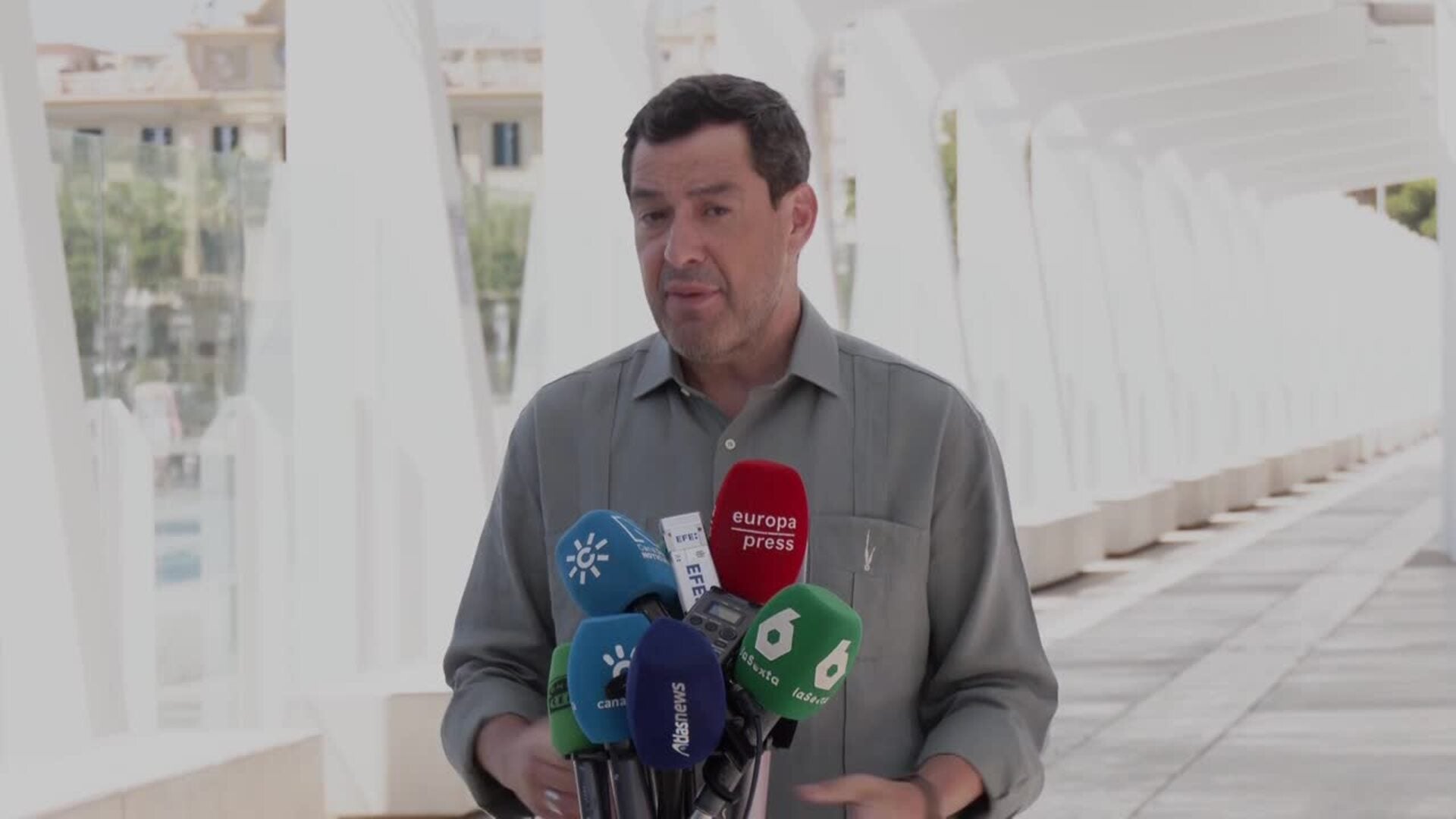 El presidente de la Junta de Andalucía aboga por una tasa turística nacional
