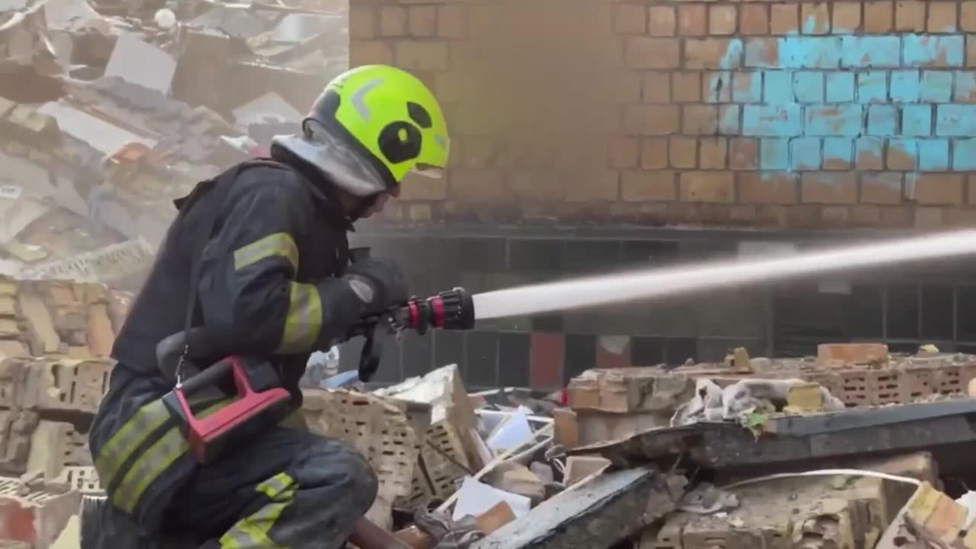 Ascienden a ocho los muertos en un "ataque masivo" de Rusia contra la capital de Ucrania, Kiev
