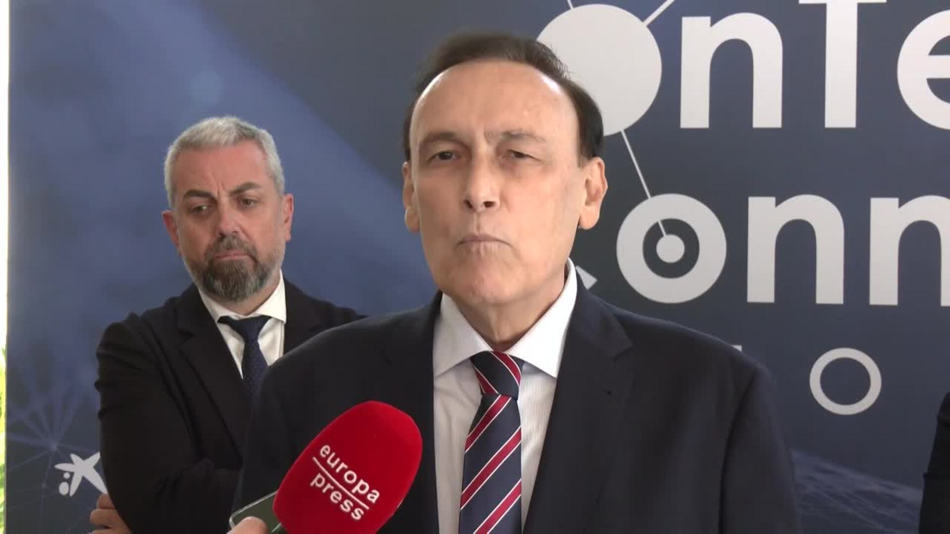 Villamandos destaca el apoyo a clústeres de innovación como impulsores del desarrollo empresarial.