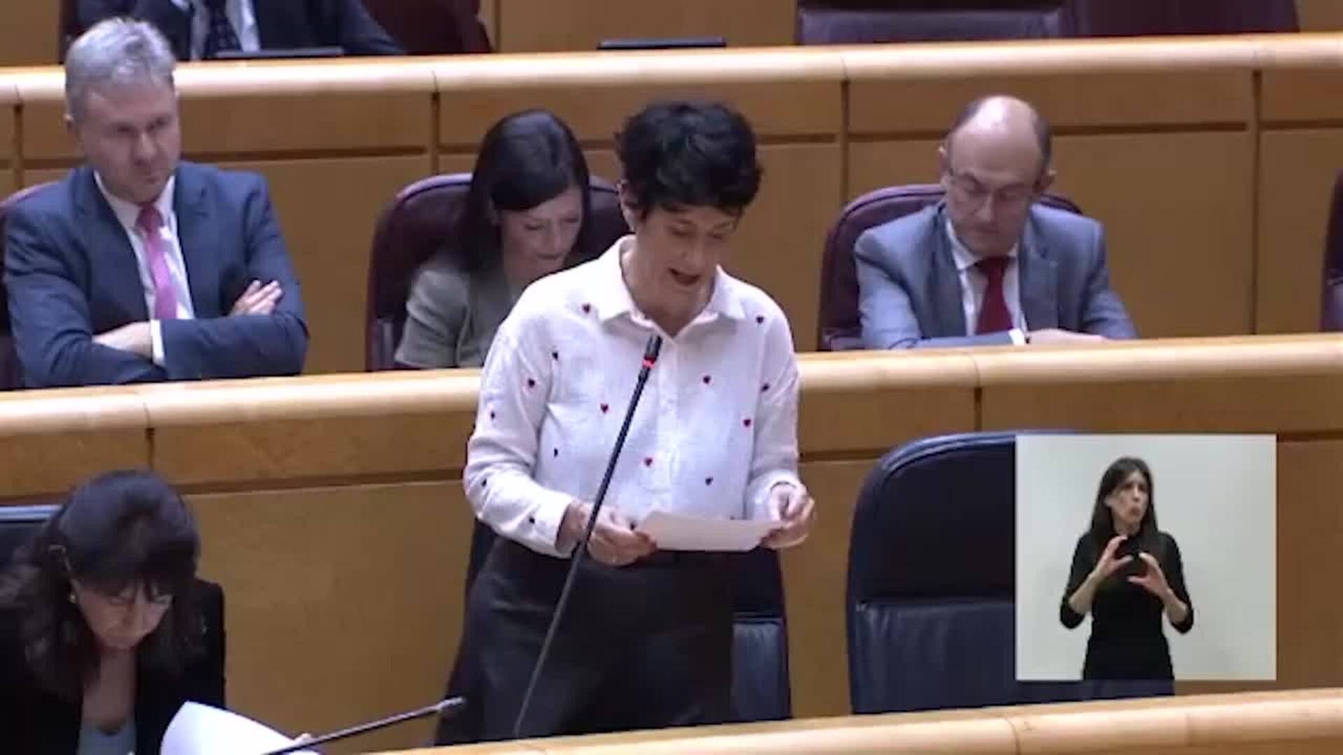 Elma Saiz ensalza los datos del empleo autónomo y Junts critica el parón en las negociaciones