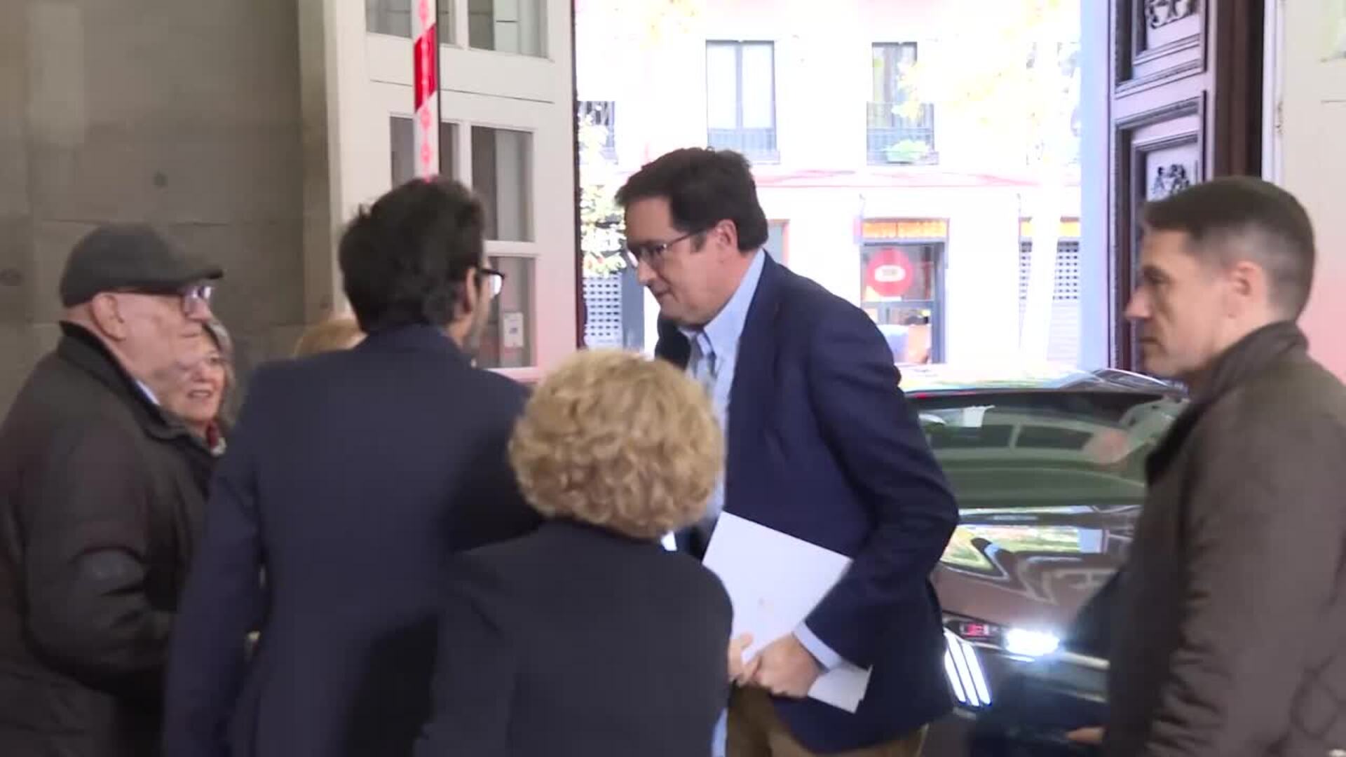 Sánchez firma con UGT y CSIF el alza salarial de funcionarios del 11% hasta 2028