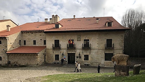 Renovar la decoración de los dos paradores de Santillana del Mar costará 2,3 millones