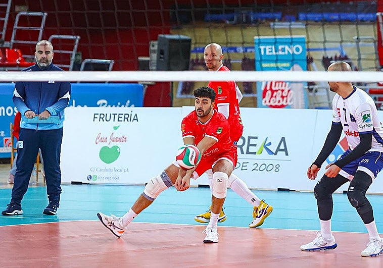 El Textil Santanderina sufre la venganza del San Sadurniño