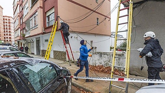 «Primero oí un estruendo, como un terremoto, y luego vi una lluvia de tejas por la ventana»