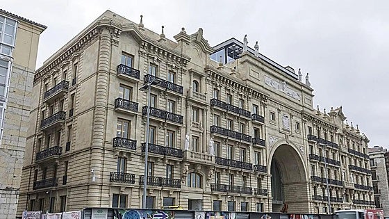 Gema Igual ensalza el cubo «impresionante» del interior de Faro Santander