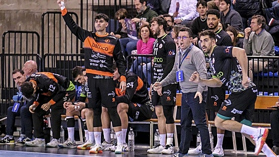 El Bathco viaja a Artaleku para un partido clave ante el Bidasoa