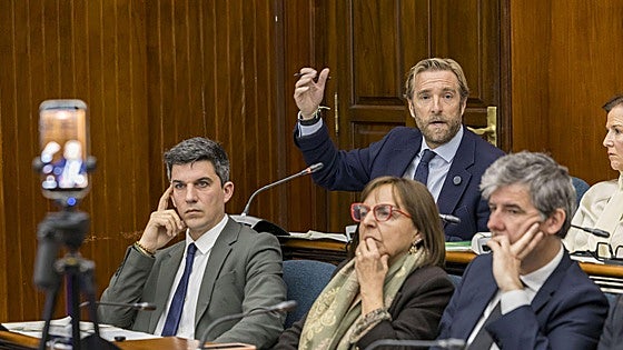 Piña augura que el PP bajará hasta los nueve concejales y que su partido logrará tres más