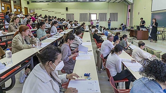 Educación solo atrae a siete voluntarios de los 26 que necesita para corregir las oposiciones