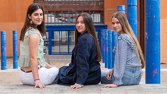 Tres alumnas y una PAU sobresaliente