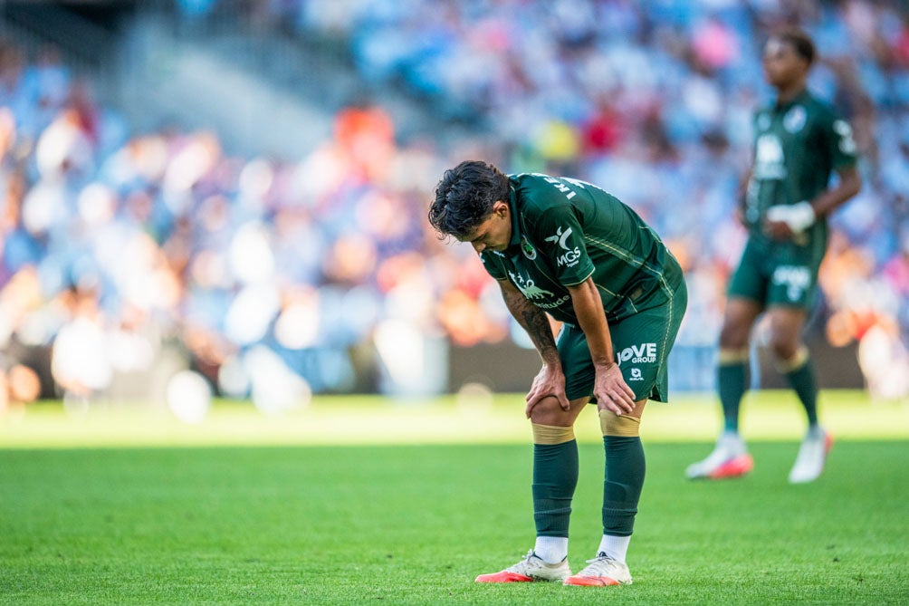 Iker Luque, con las manos apoyadas en las rodillas tras uno de los goles encajados