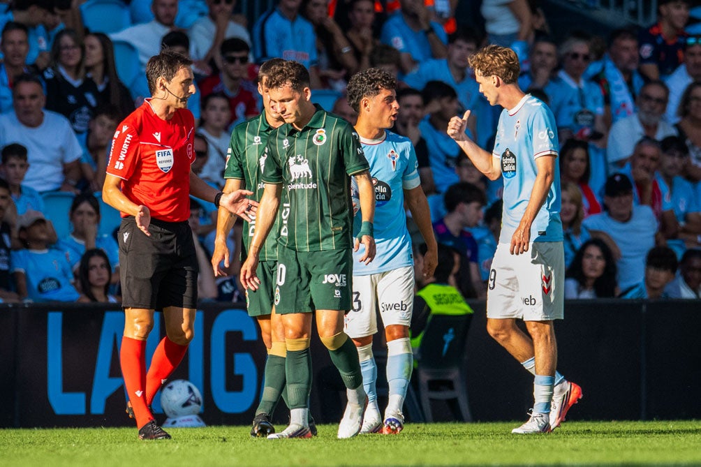 Protestas por el penalti.