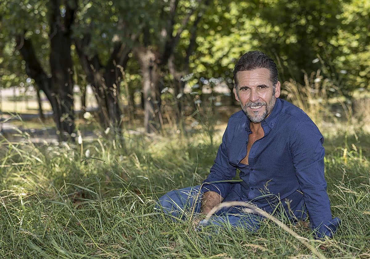 Rafi Cosío. El autor de la canción, integrante del grupo Hermanos Cosío, rinde con este tema un homenaje al sector primario de Cantabria