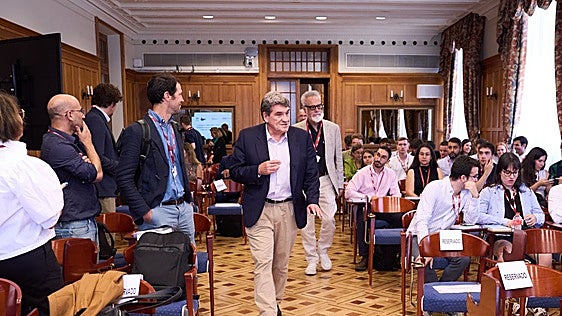 José Luis Escrivá aboga por «redimensionar los servicios públicos a la población»
