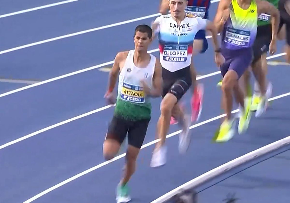 Mohamed Attaoui, en la curva de entrada a meta en la semifinal.