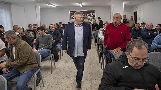 La Federación Cántabra se reúne con los afectados de los cursos UEFA