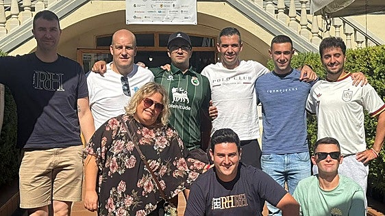 Famoseo en el desplazamiento de los bolistas cántabros a Barcelona