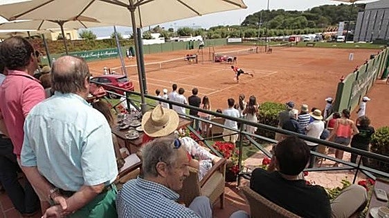 La Federación Española ya tiene constancia de lo sucedido en el Tenis y el agredido medita denunciar