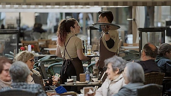La facturación de la industria en Cantabria cayó en mayo un 4,1% frente a un ascenso del 5% en los servicios