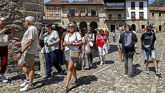 La contratación aumentó en verano en Cantabria un 5,3%, con 2.800 empleos más que en 2025