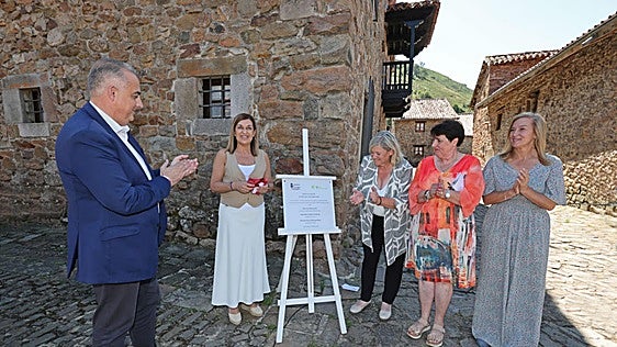 Bárcena Mayor ya es oficialmente Pueblo de Cantabria