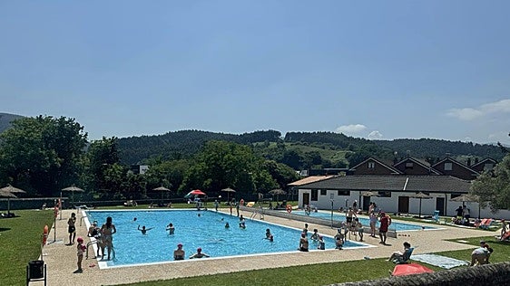Cartes reabre sus piscinas tras el cierre obligado por la falta de mantenimiento de la anterior adjudicataria