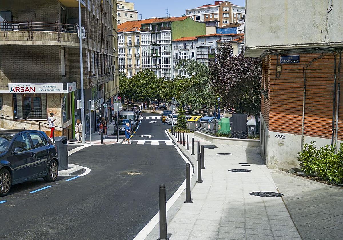La calle Cuesta de las Ánimas, en el centro de Santander, recién renovada, cambiará a partir de ahora de nombre.