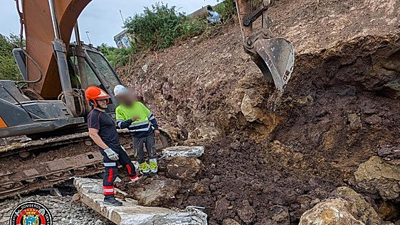 Muere un trabajador de las obras de la vía a El Astillero sepultado por un desprendimiento en Orejo