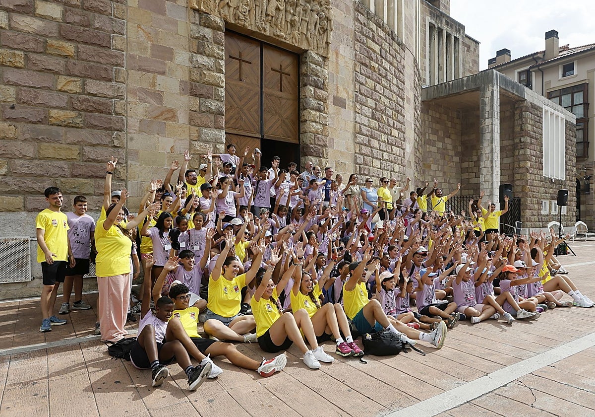 Más de 150 niños toman Torrelavega con el campamento urbano del SOAM