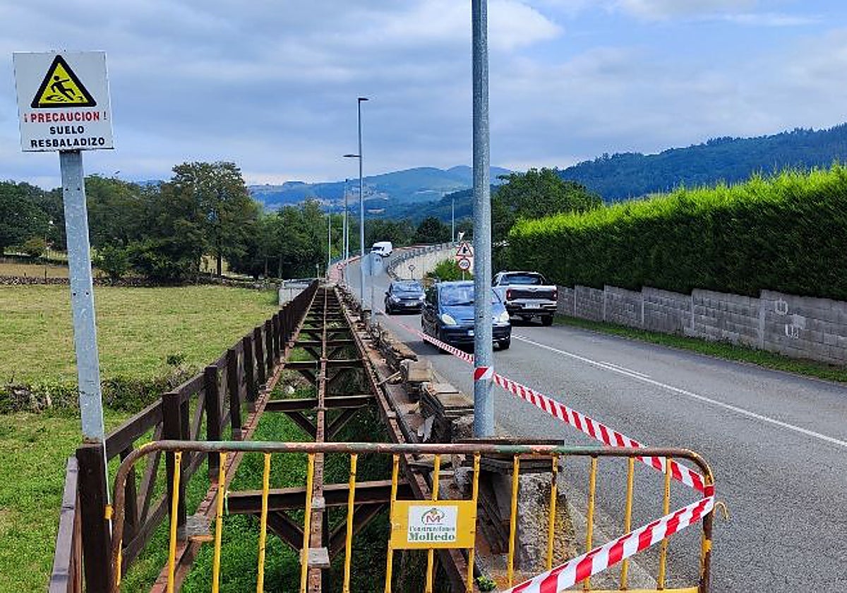 Molledo rehabilita la pasarela para peatones en el viaducto de Madernia