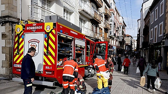 Los bomberos de Torrelavega superan las tres salidas diarias durante este año