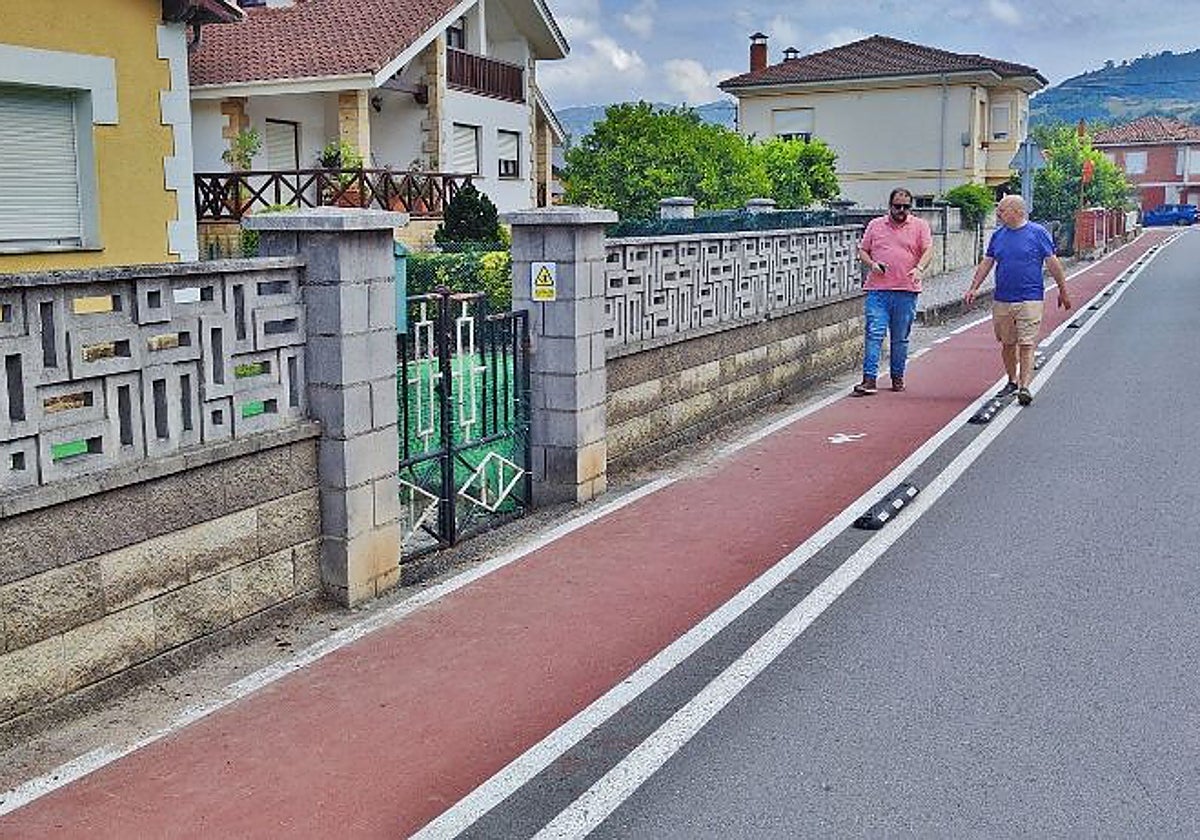 Los Corrales pinta y limpia una veintena de calles, barrios y plazas