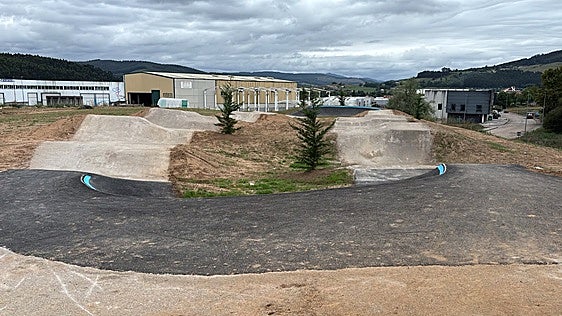 Tres millones para unas piscinas al aire libre, obras hidráulicas y un nuevo skatepark en Piélagos