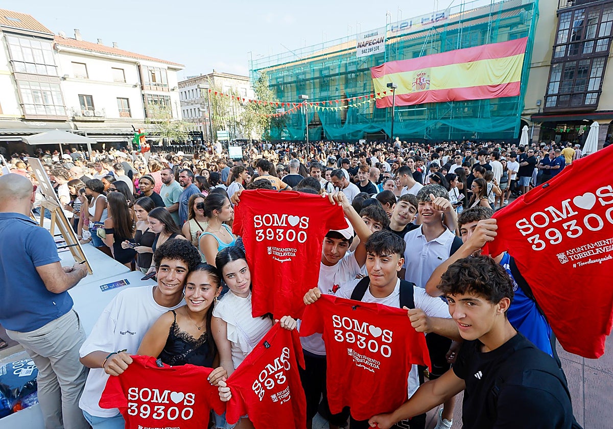 13.681 camisetas de colores para 741 peñas en Torrelavega
