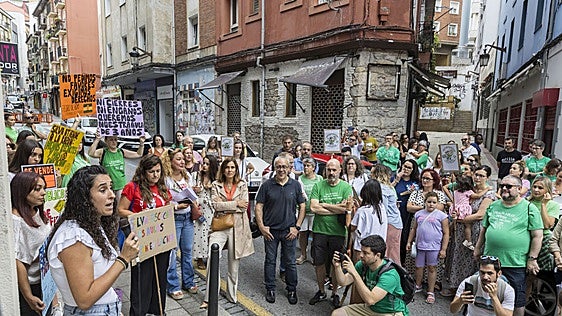 Las familias convocan más movilizaciones por la supresión de aulas y «la falta de respuesta» de Educación