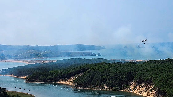 Extinguido el incendio en Los Pinares de Liencres
