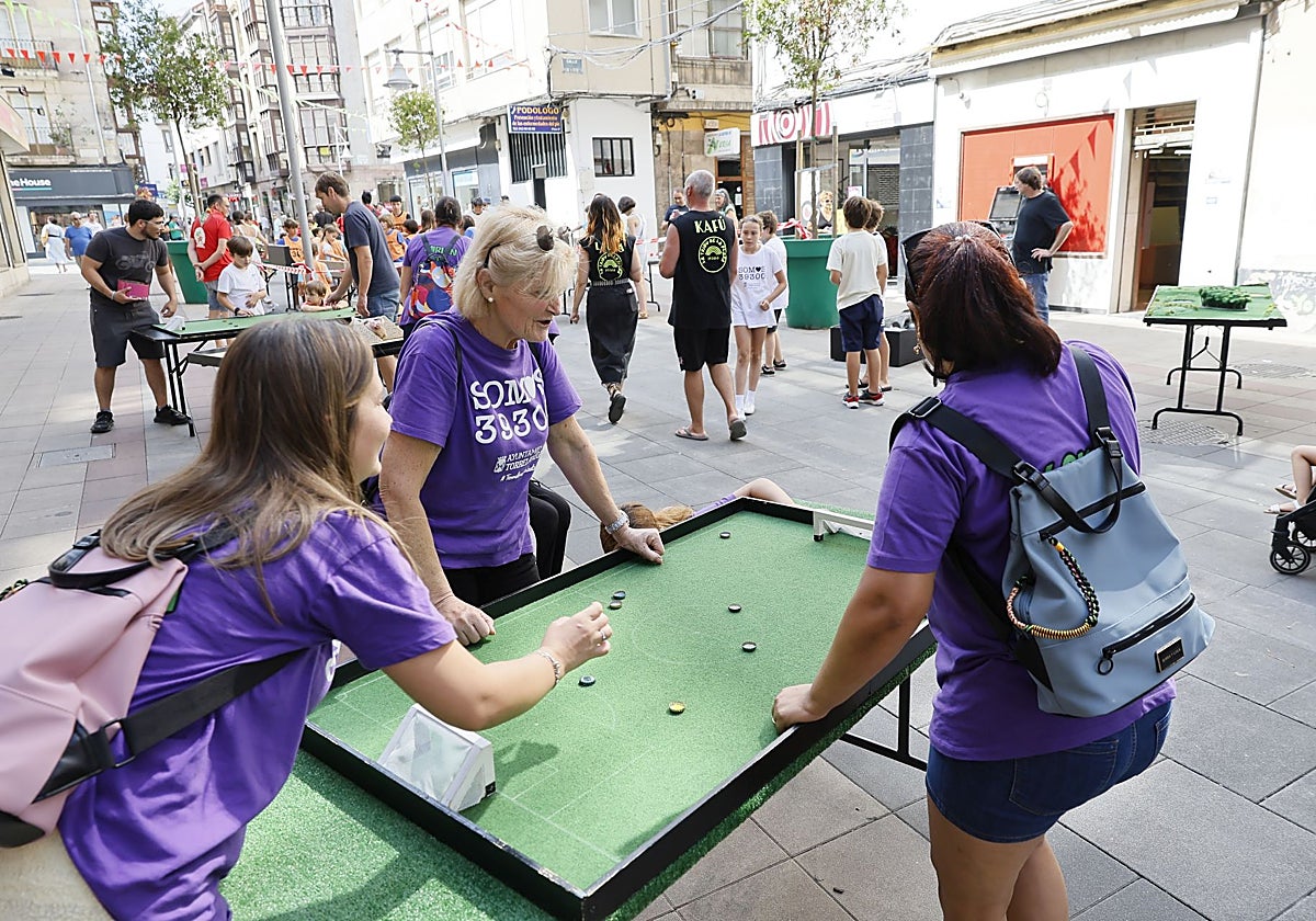 El centro de Torrelavega, un gran tablero de juego para las familias