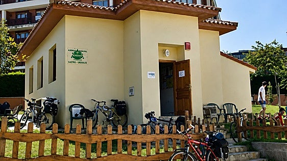 El albergue de peregrinos de Castro reabre este jueves tras una «fumigación preventiva»