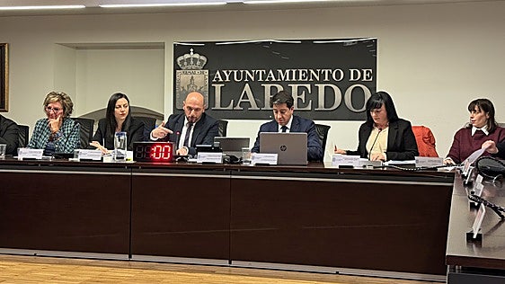 La oposición de Laredo frena el Presupuesto tras ser aprobado en julio