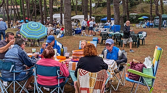Barquereños y turistas vuelven a disfrutar del sorropotún en la fiesta del Mozucu